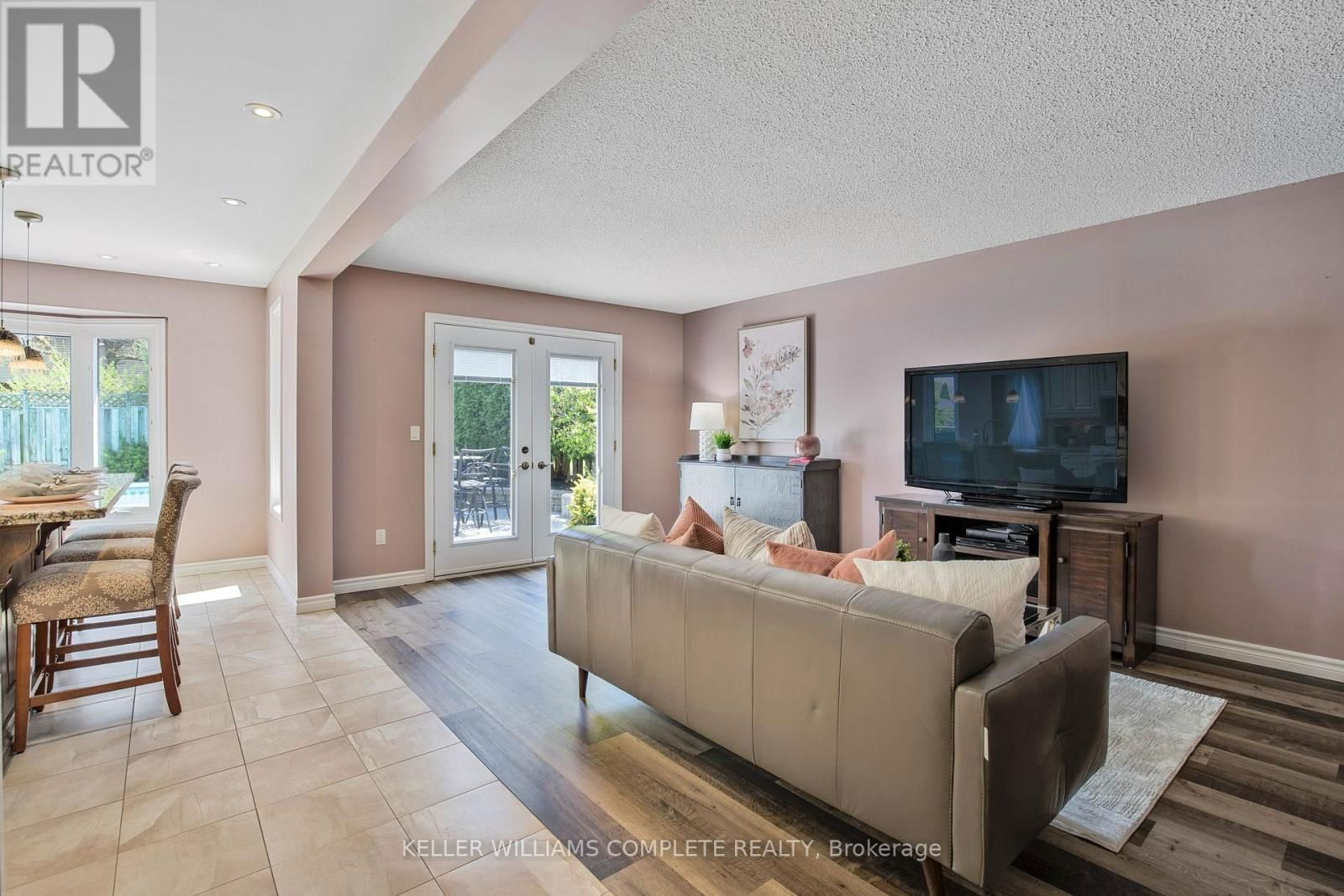 106 MAPLE DRIVE Image 17