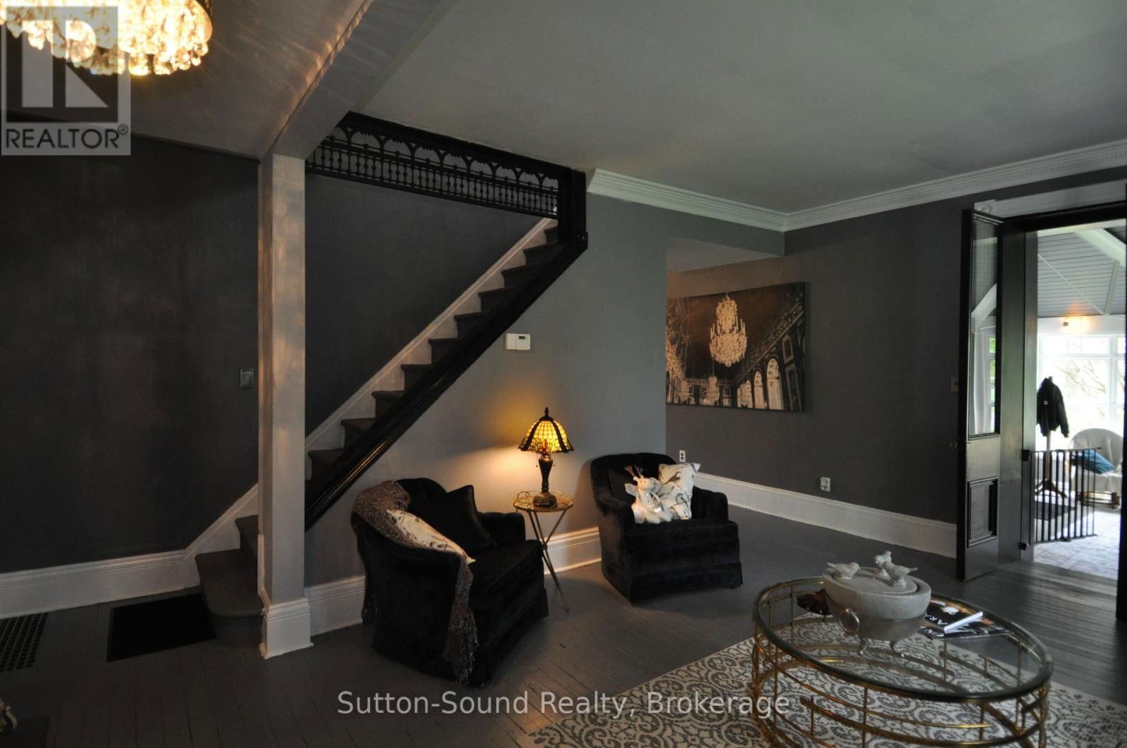 382105 17 CORNERS Image 11