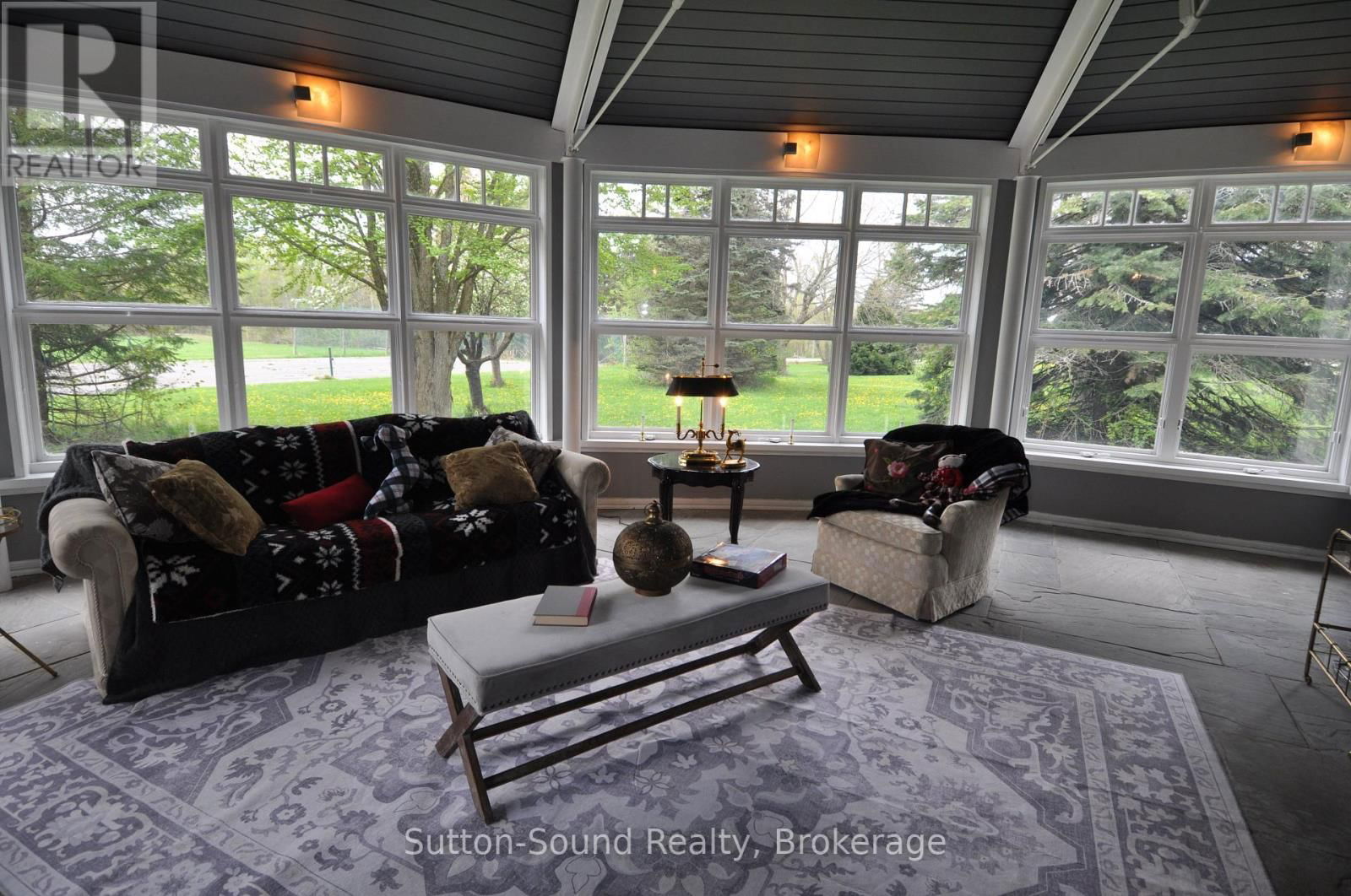 382105 17 CORNERS Image 13
