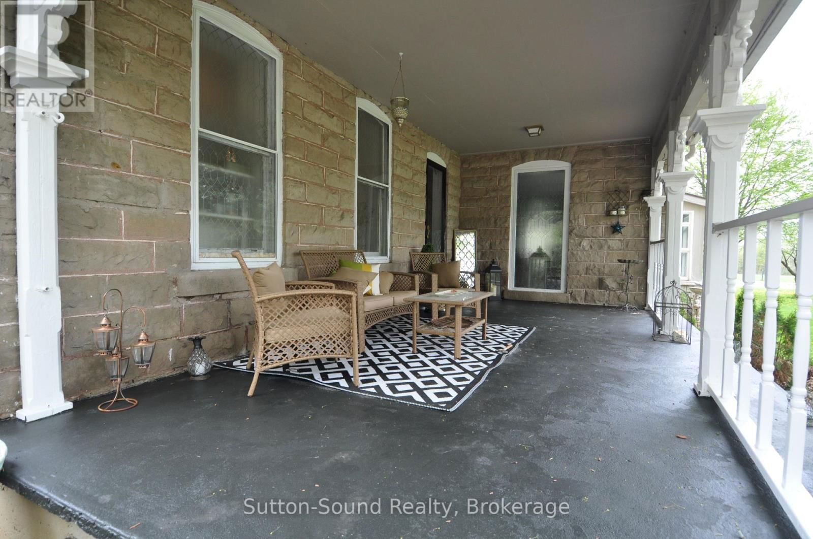 382105 17 CORNERS Image 3