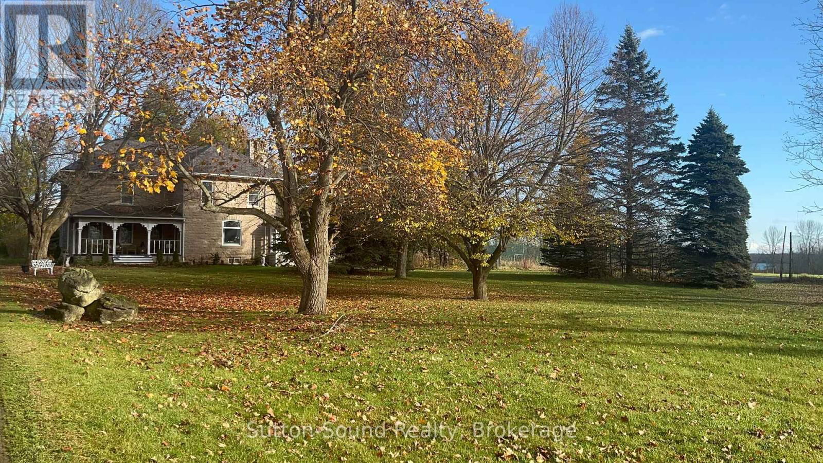 382105 17 CORNERS Image 32