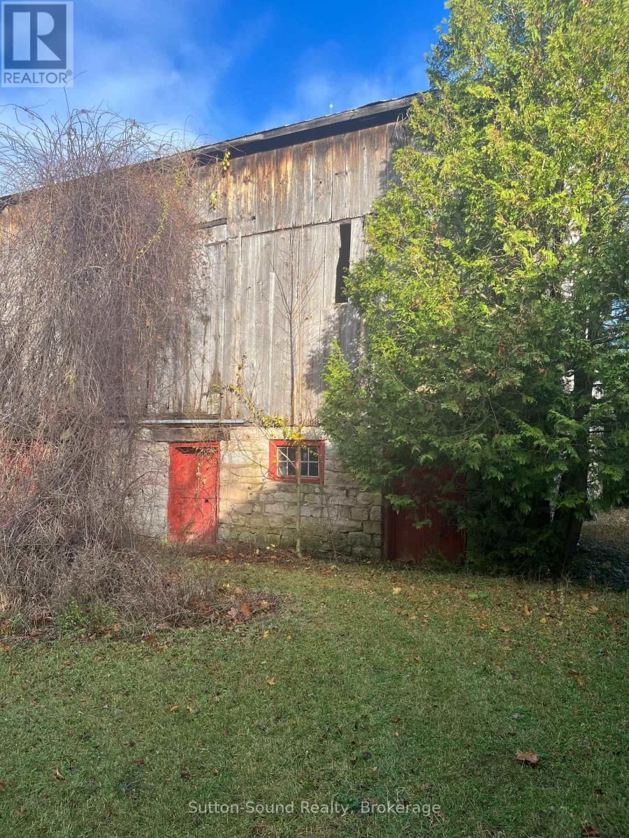 382105 17 CORNERS Image 33