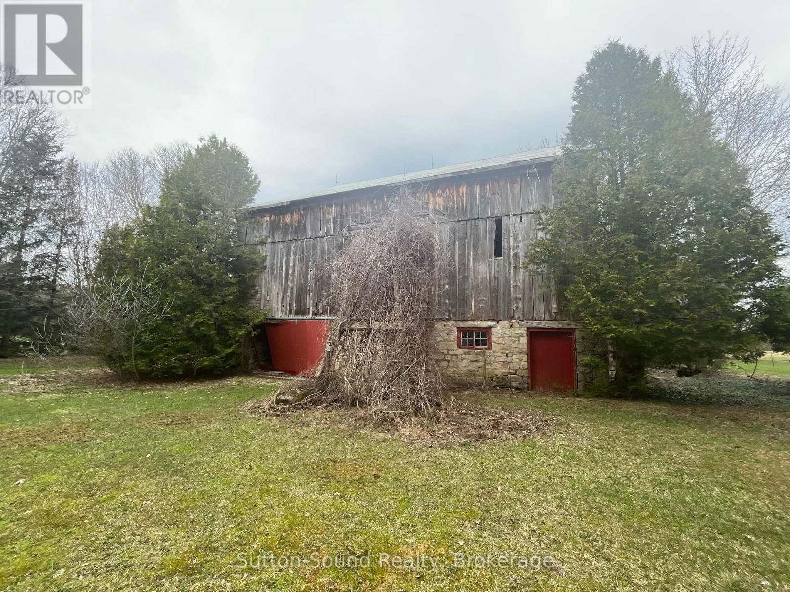 382105 17 CORNERS Image 40