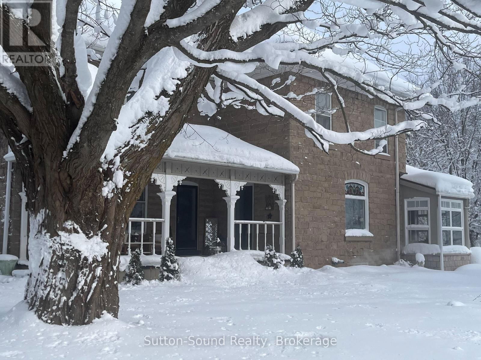 382105 17 CORNERS Image 44