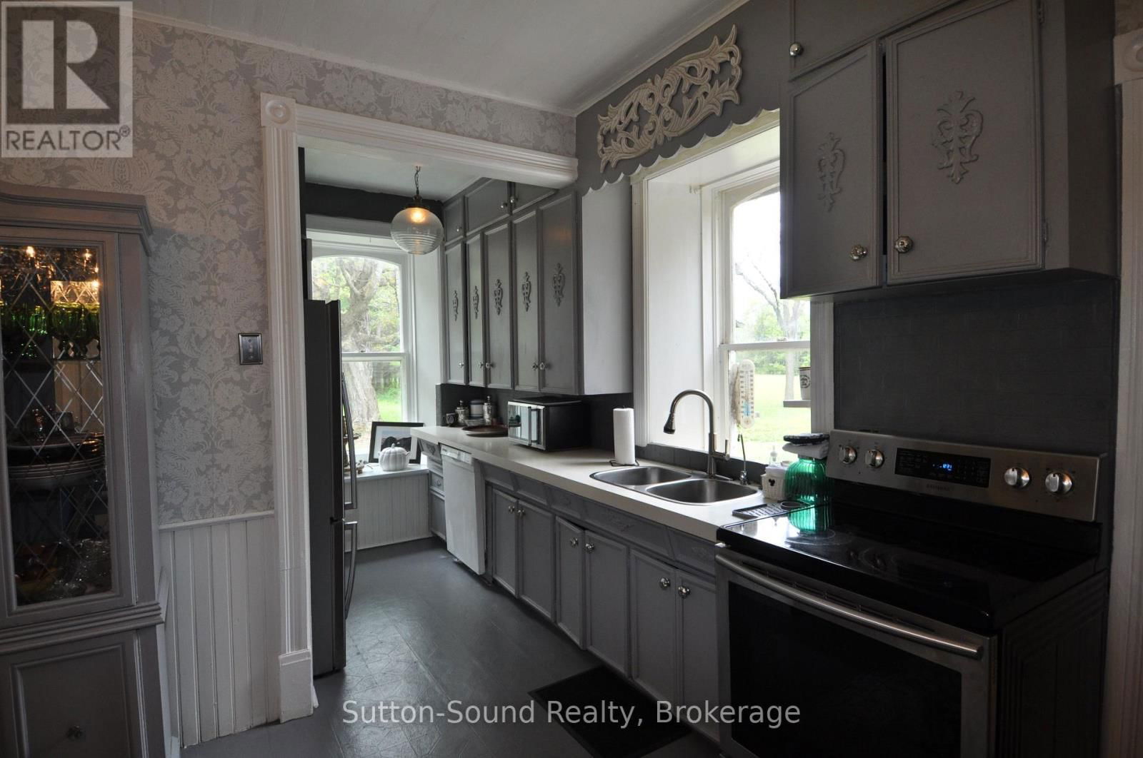 382105 17 CORNERS Image 6