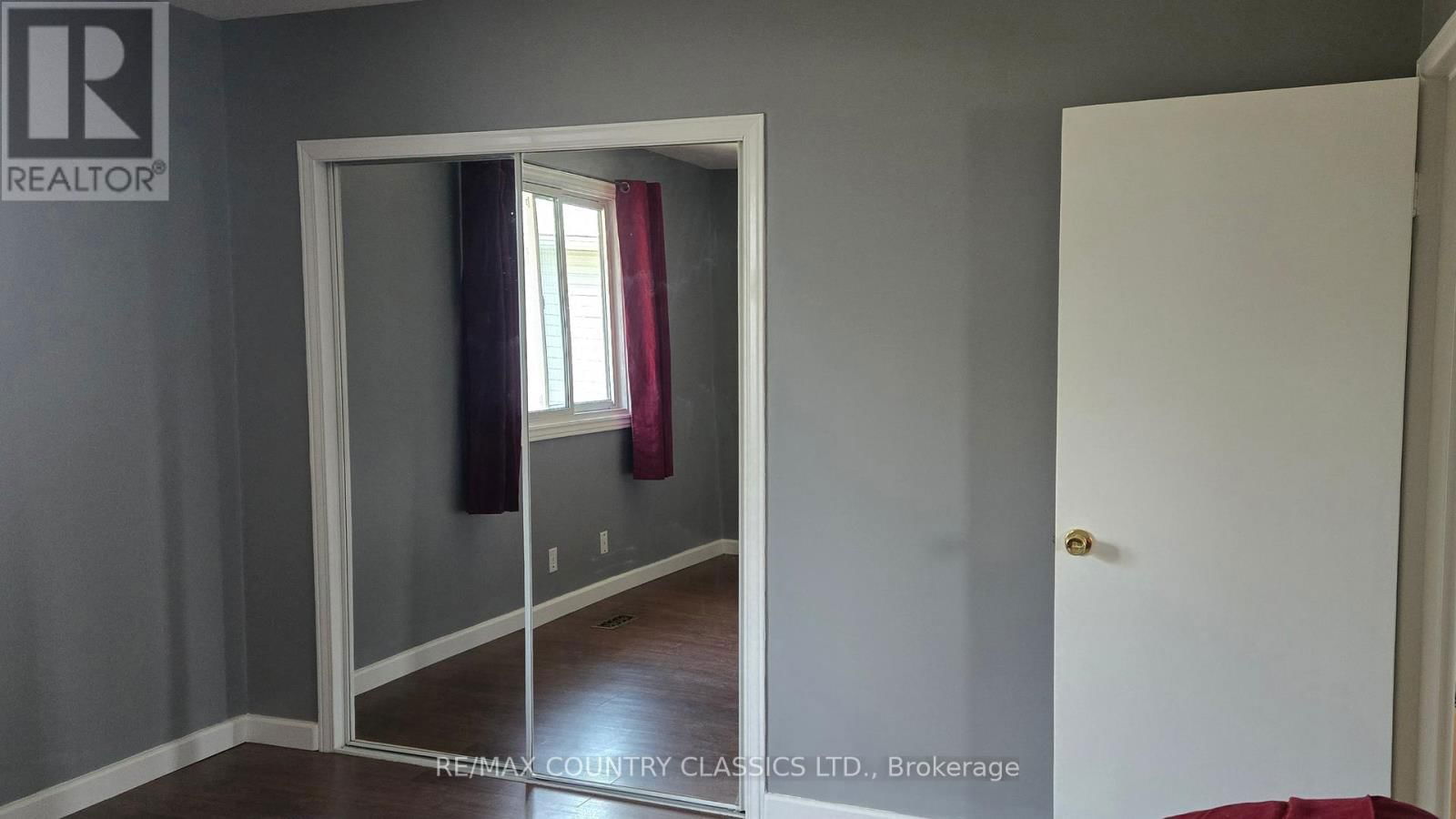 4 HEMLOCK STREET Image 8