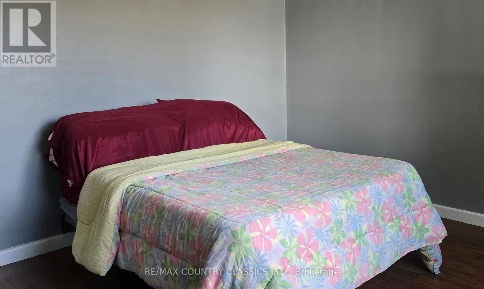 4 HEMLOCK STREET Image 9