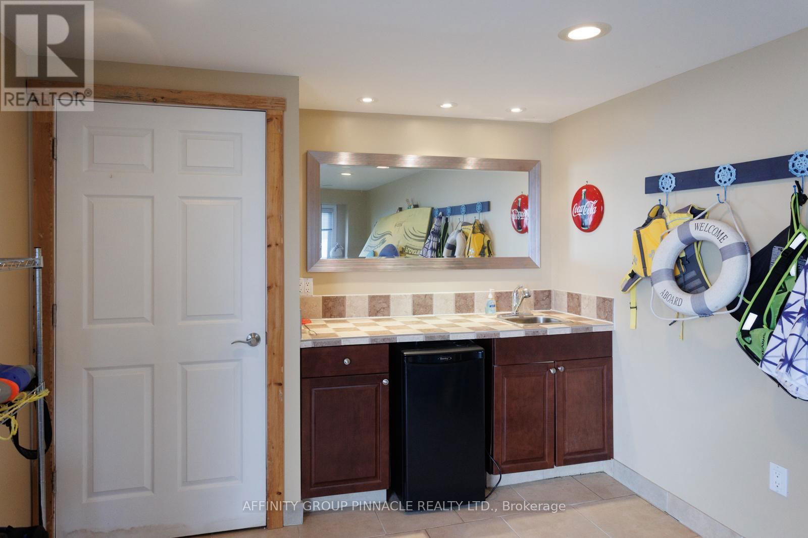 64 GLENVALE DRIVE Image 38