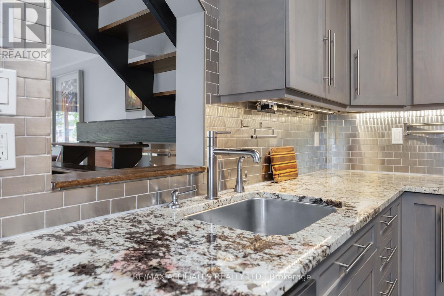 255 KENT STREET Image 27