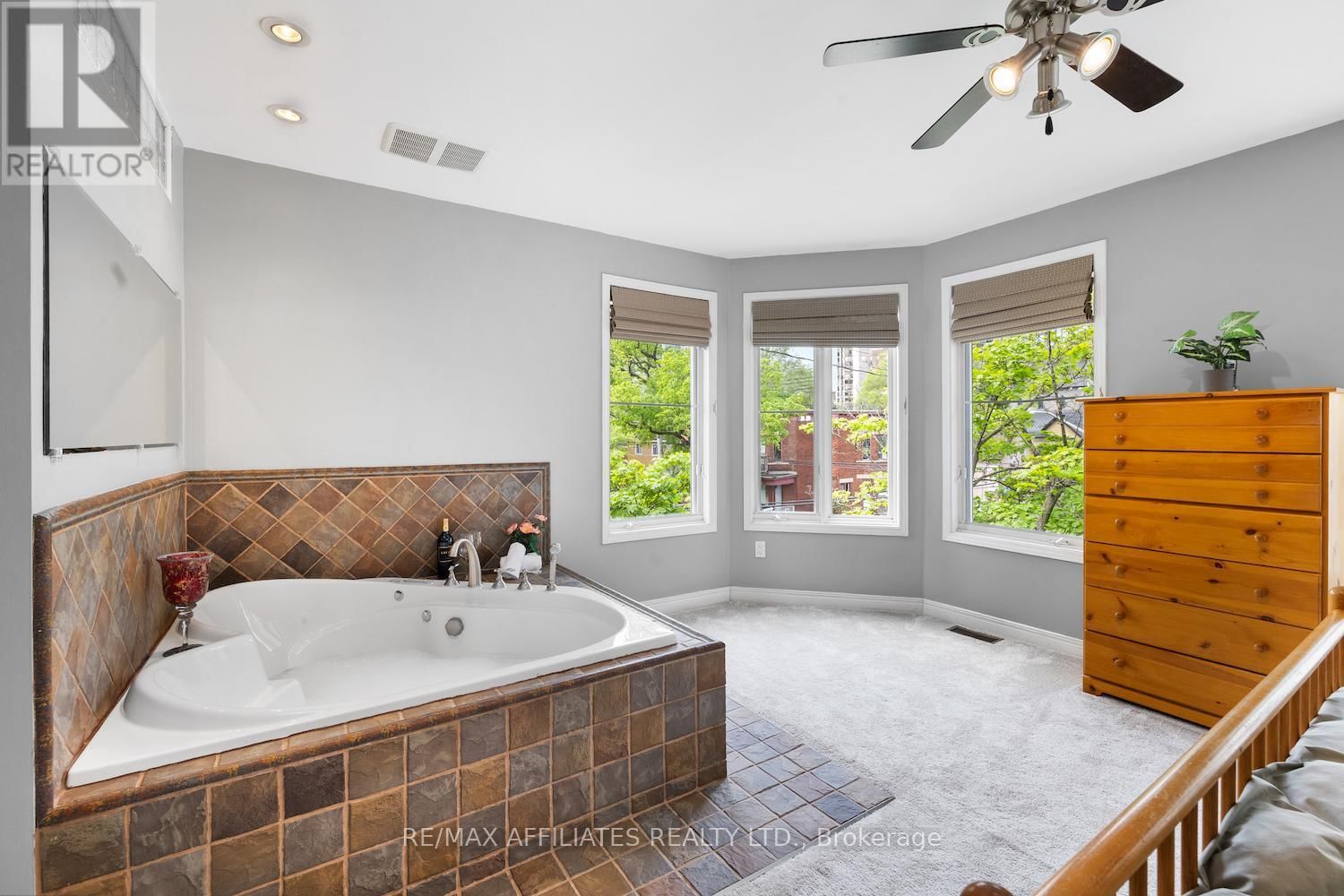 255 KENT STREET Image 34