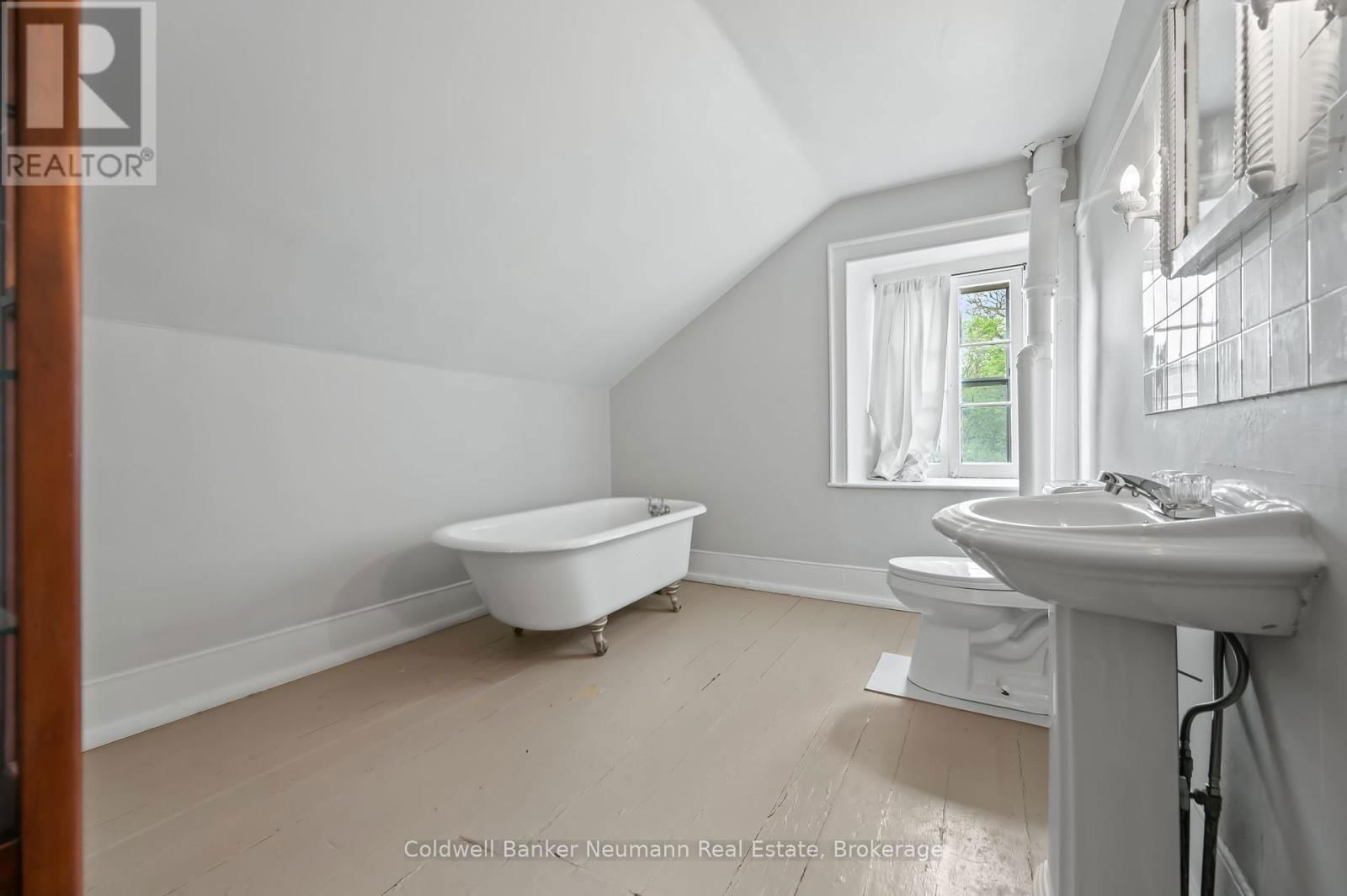 52 BROCK ROAD SOUTH Image 31