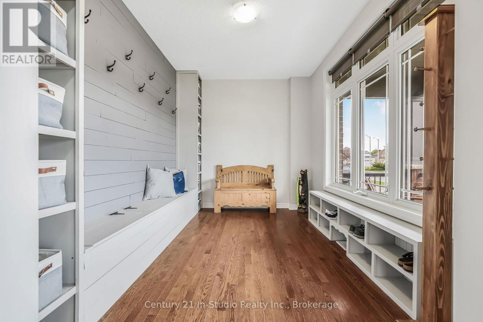 857 SUMPTON STREET Image 16