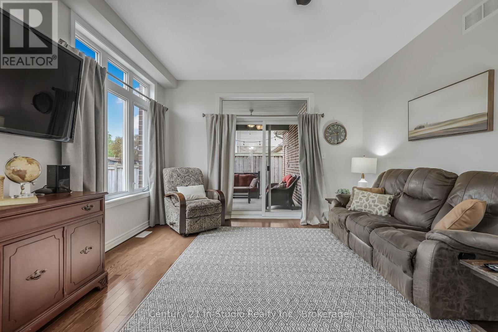 857 SUMPTON STREET Image 18