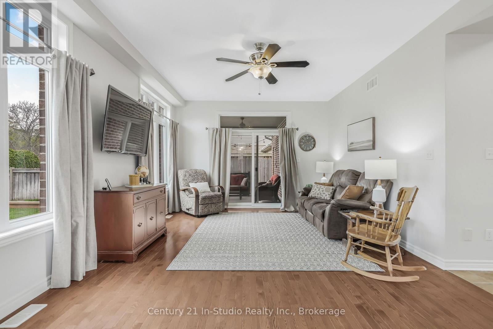 857 SUMPTON STREET Image 19