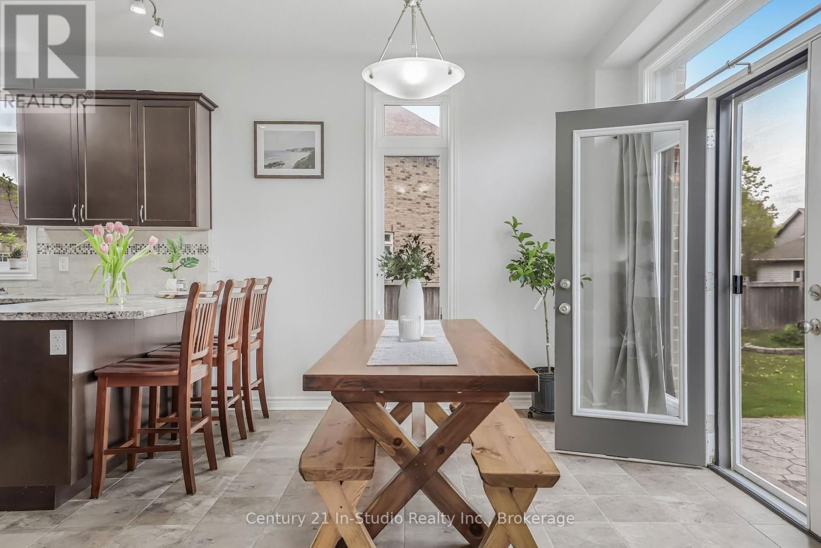 857 SUMPTON STREET Image 20