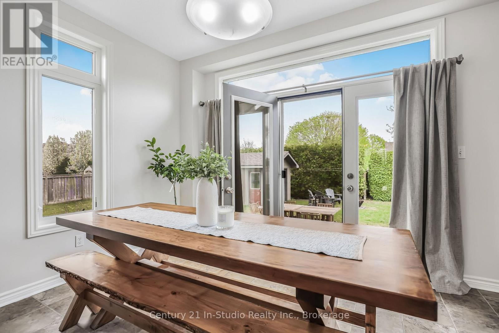 857 SUMPTON STREET Image 21