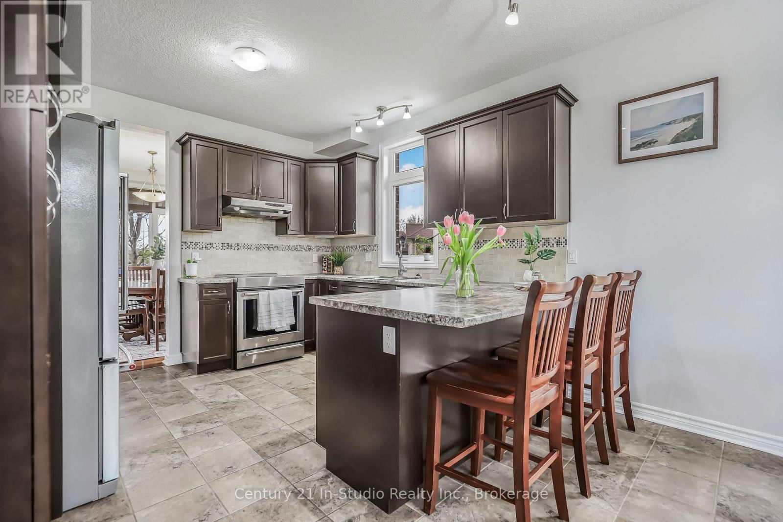 857 SUMPTON STREET Image 22