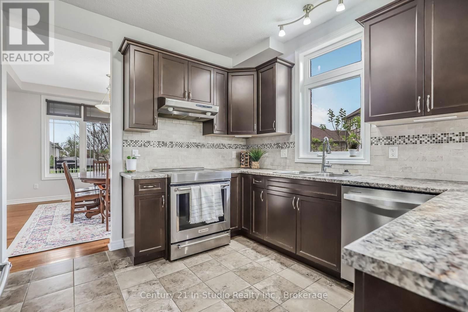 857 SUMPTON STREET Image 23