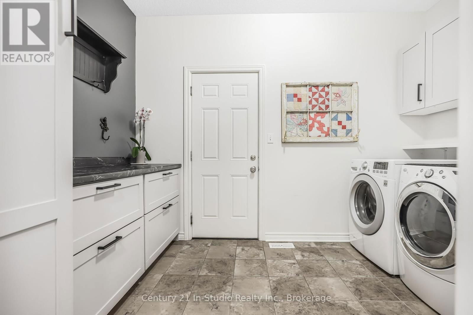 857 SUMPTON STREET Image 26