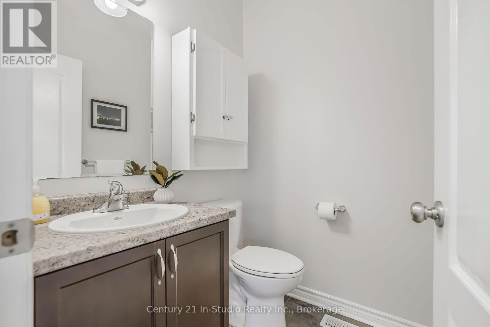 857 SUMPTON STREET Image 28
