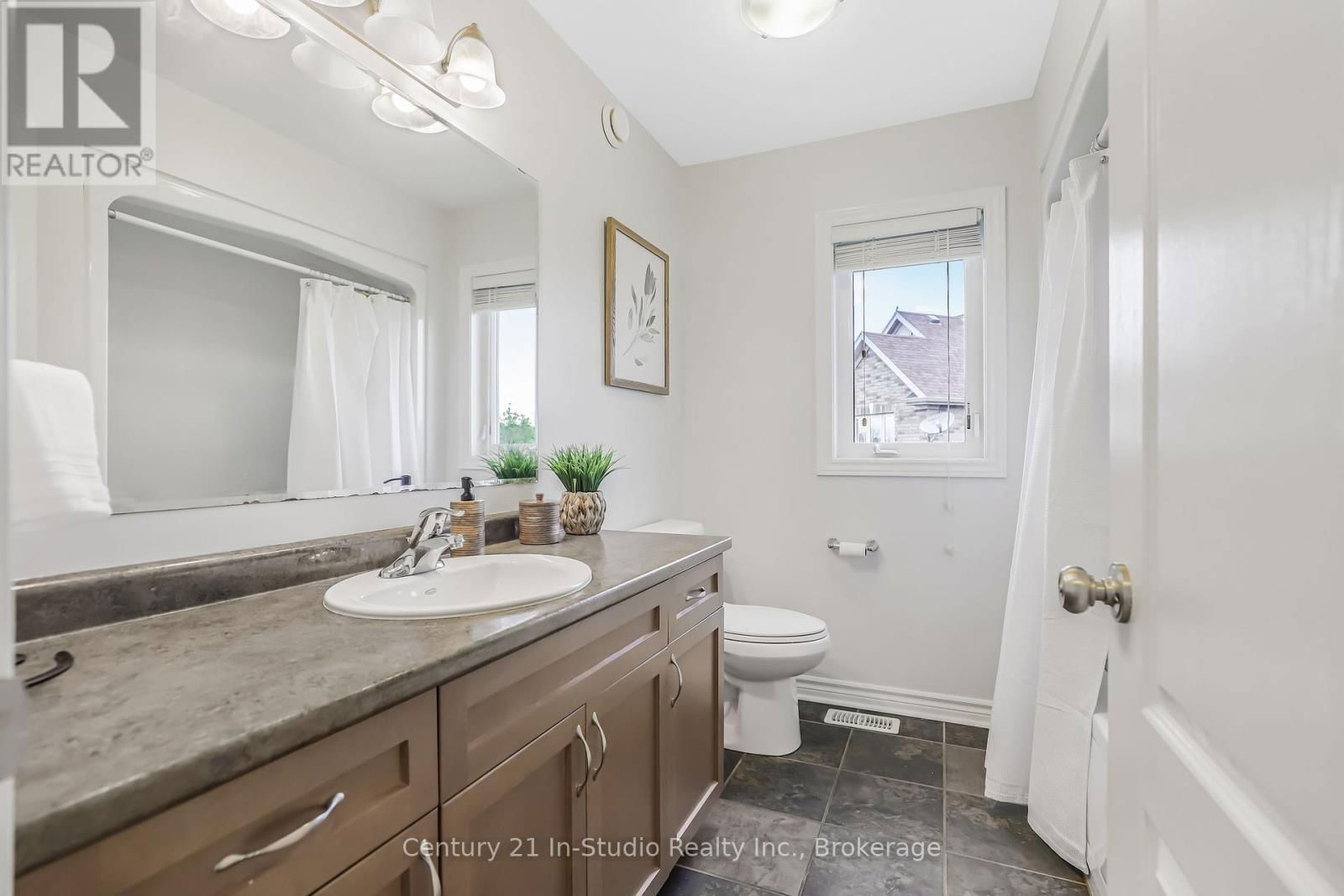857 SUMPTON STREET Image 39