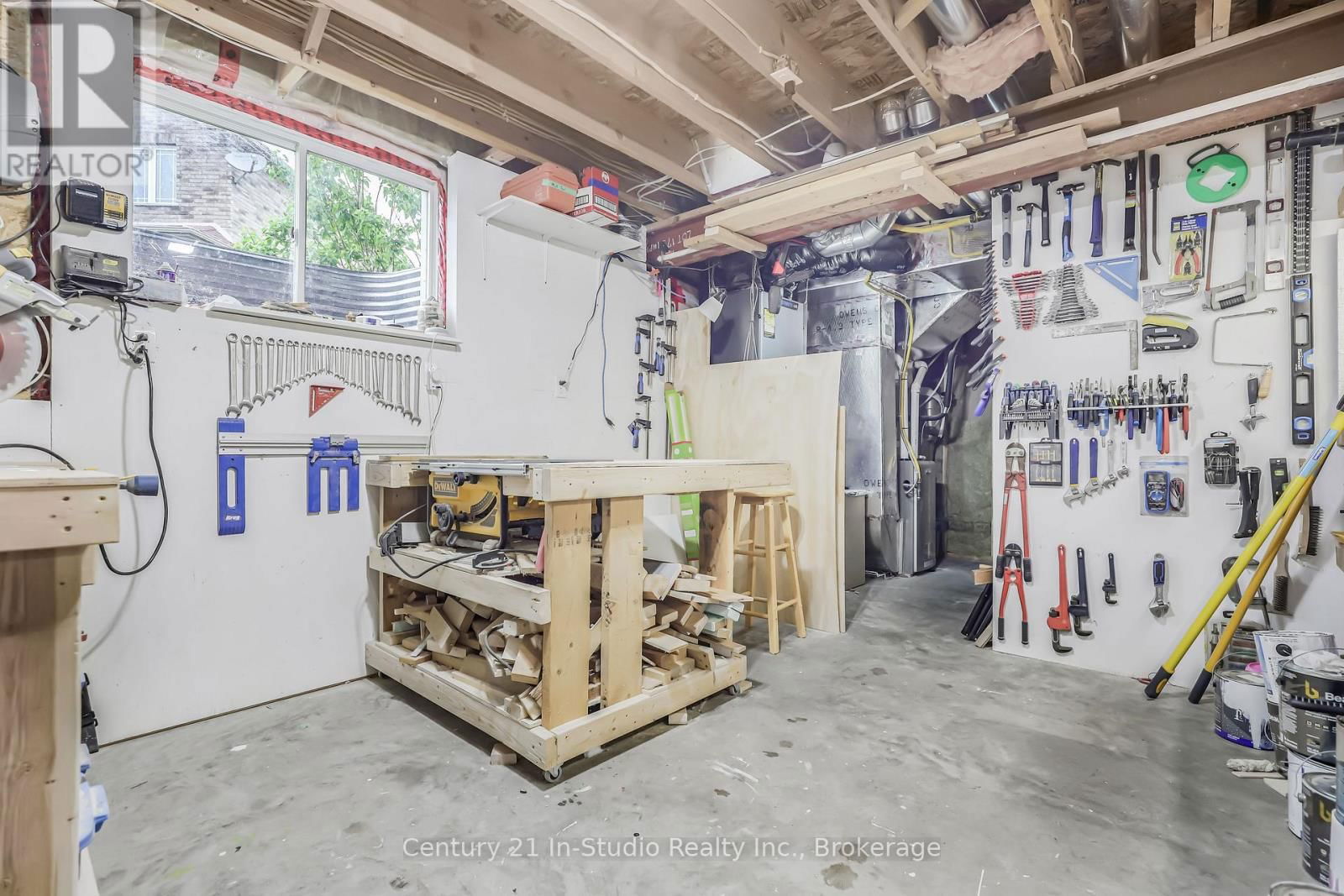 857 SUMPTON STREET Image 47