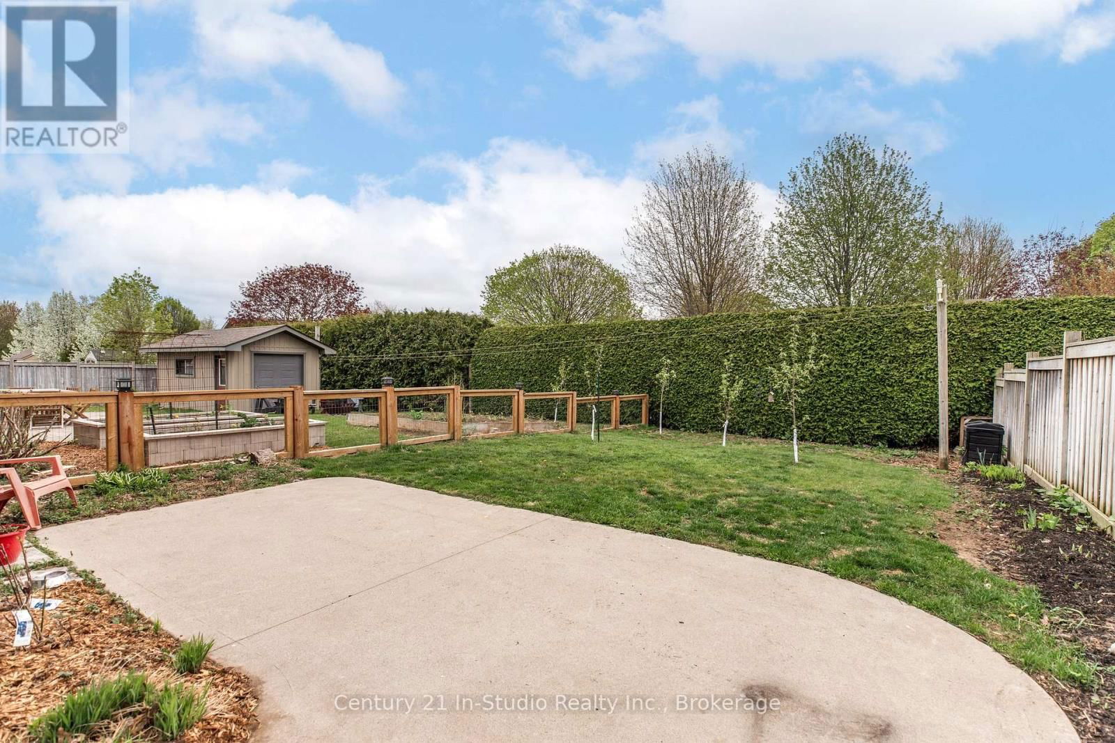 857 SUMPTON STREET Image 7