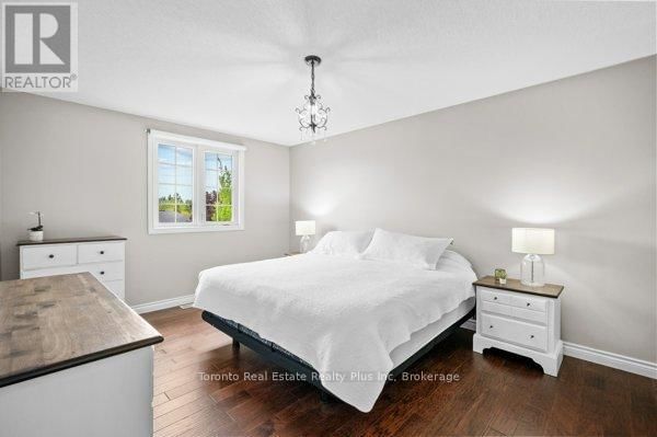 47 DUNROBIN DRIVE Image 24