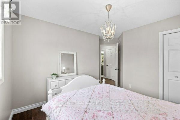 47 DUNROBIN DRIVE Image 33