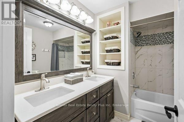 47 DUNROBIN DRIVE Image 36