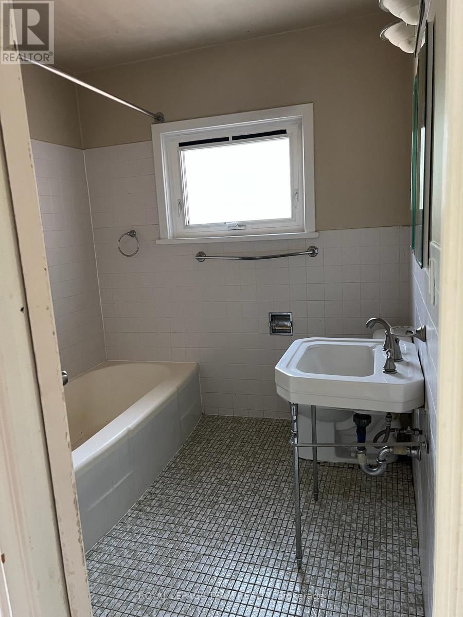35 IRVING AVENUE Image 8