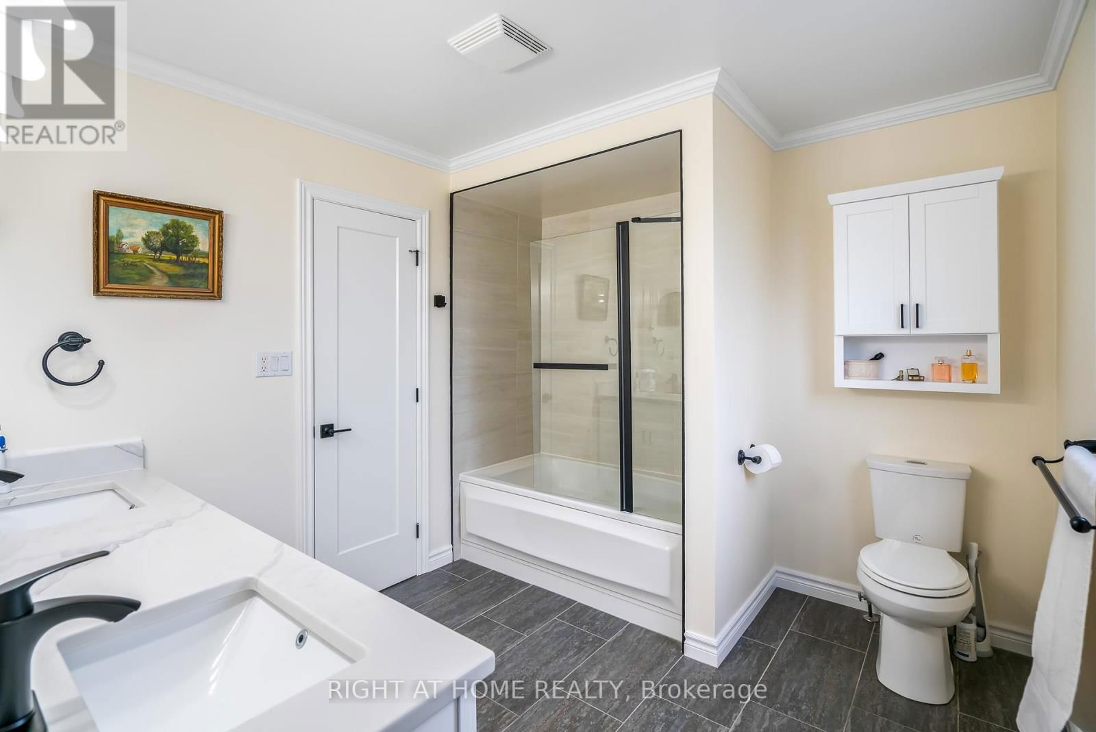 5 LOWER CANADA DRIVE Image 32