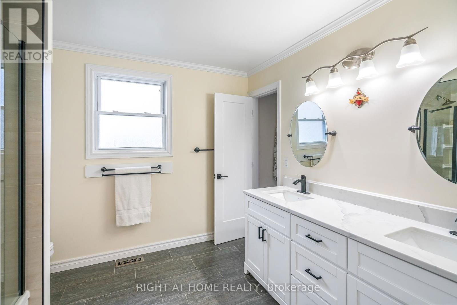 5 LOWER CANADA DRIVE Image 34