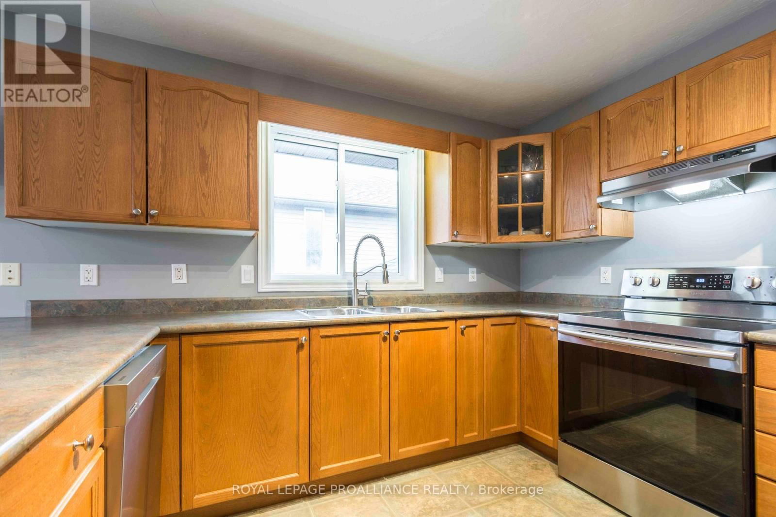 35 BELVEDERE ROAD Image 18