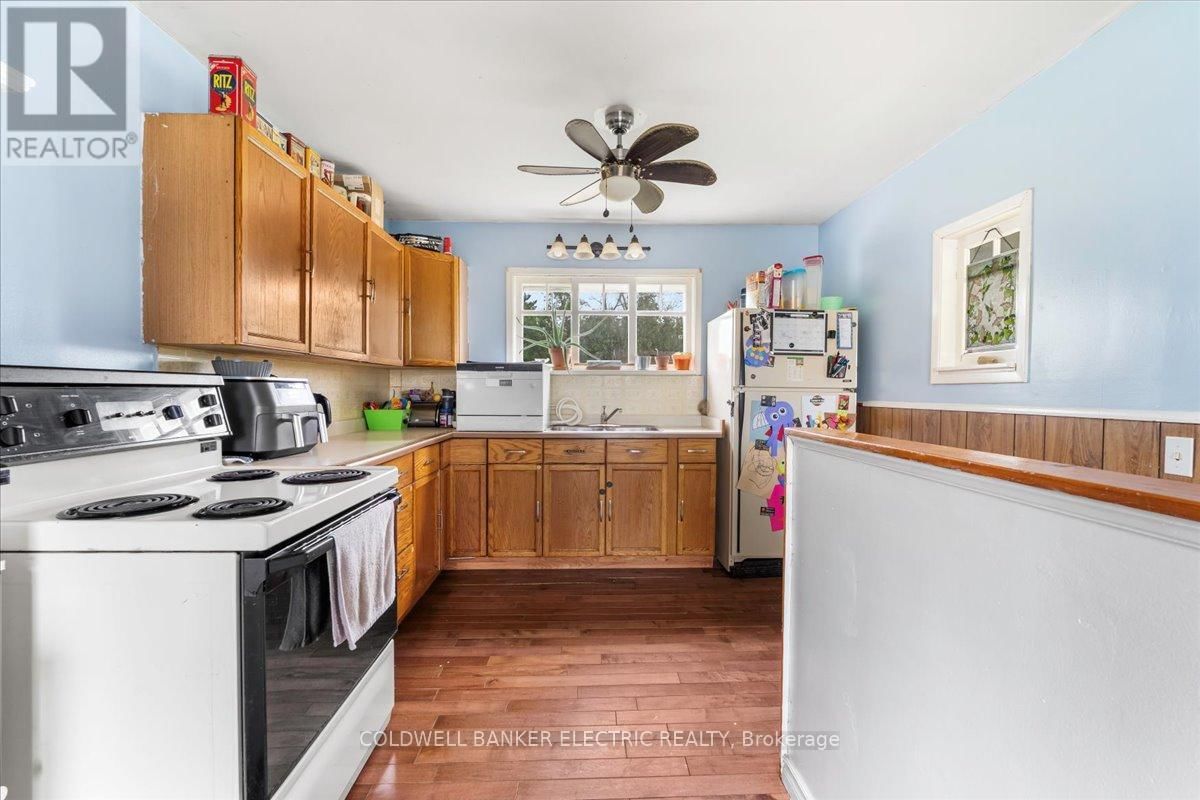205 WALLACE STREET Image 13