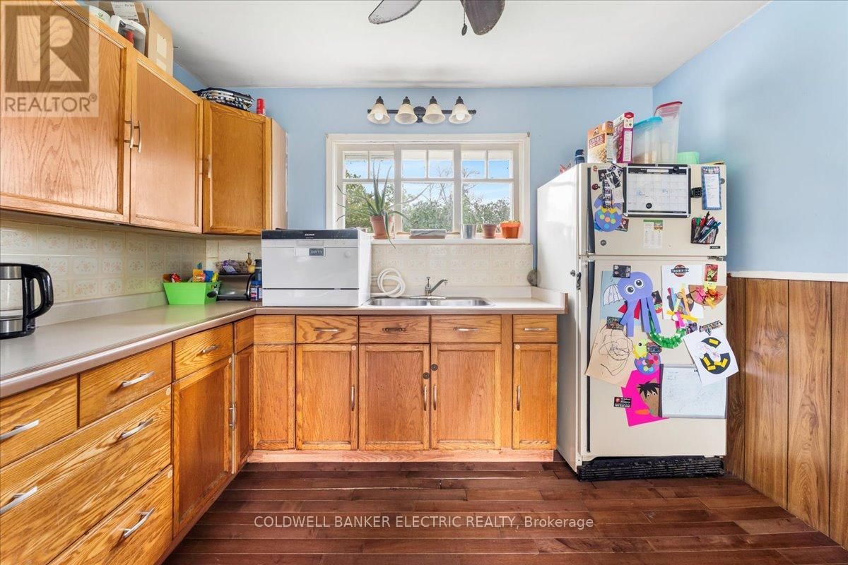 205 WALLACE STREET Image 14
