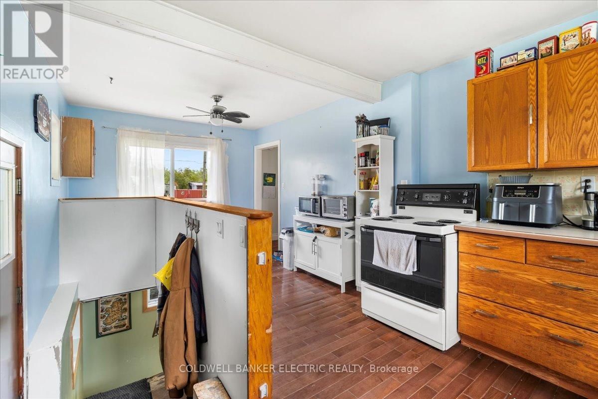 205 WALLACE STREET Image 15