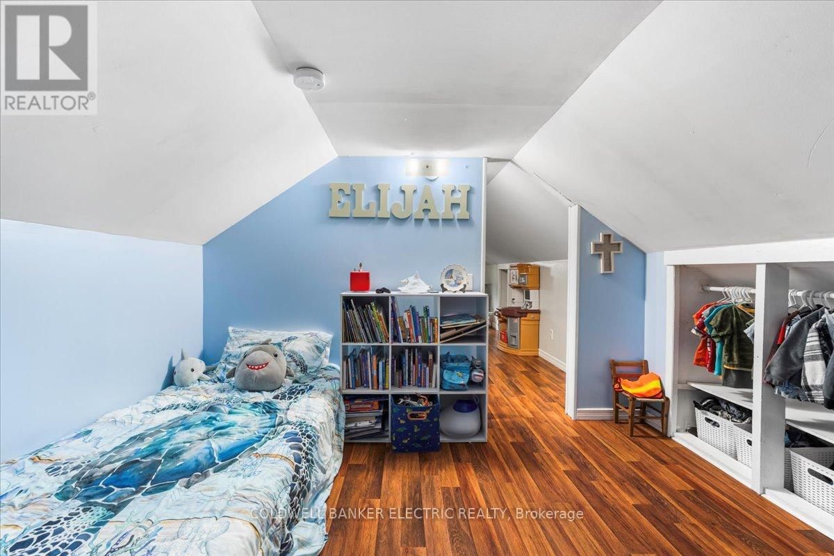 205 WALLACE STREET Image 21