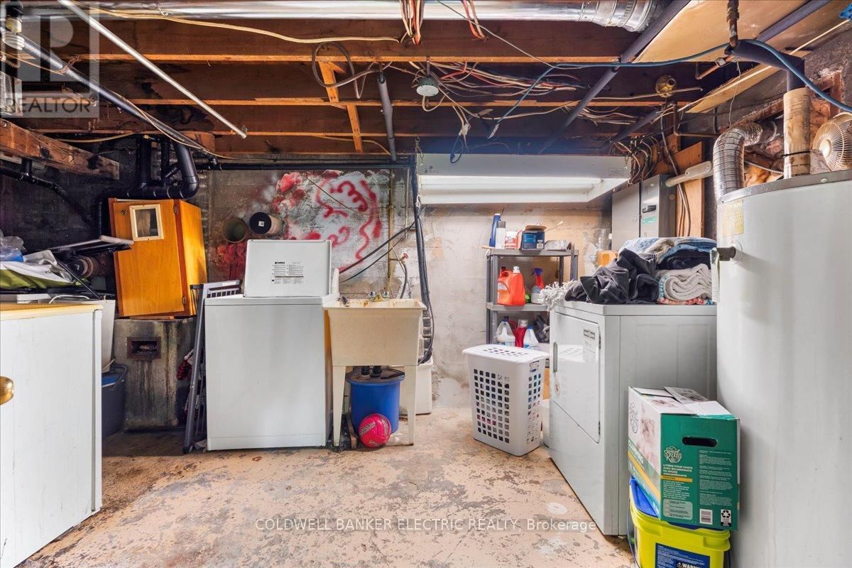 205 WALLACE STREET Image 23