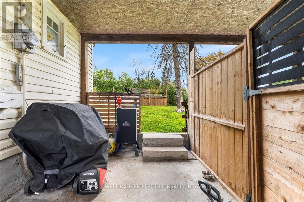 205 WALLACE STREET Image 25