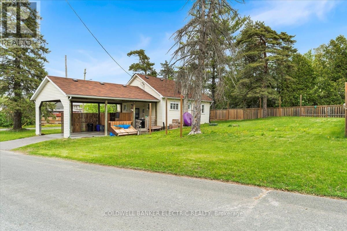 205 WALLACE STREET Image 28