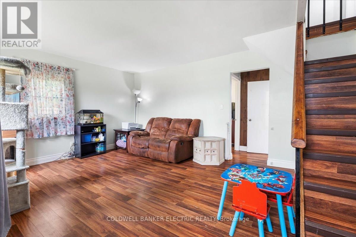 205 WALLACE STREET Image 4