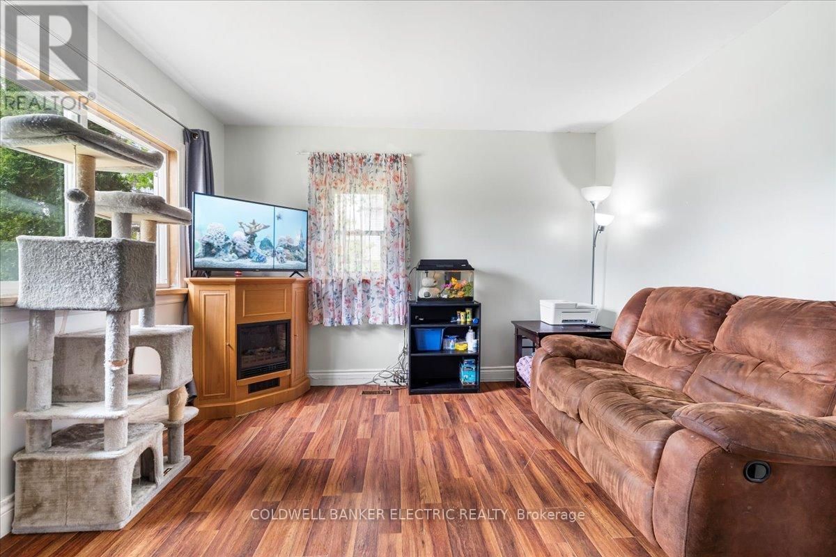 205 WALLACE STREET Image 5