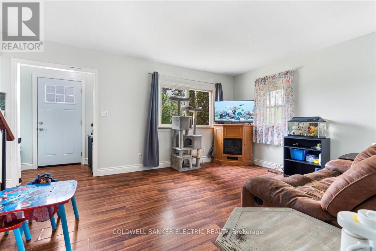 205 WALLACE STREET Image 6