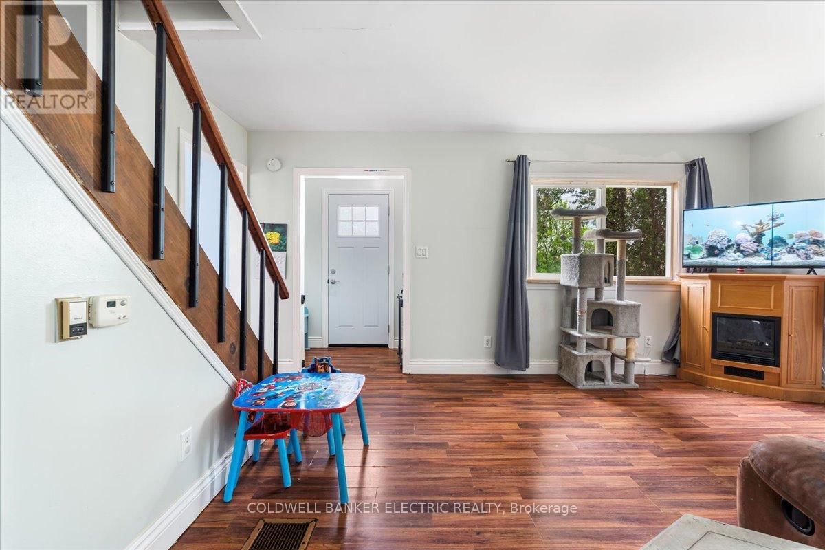 205 WALLACE STREET Image 7