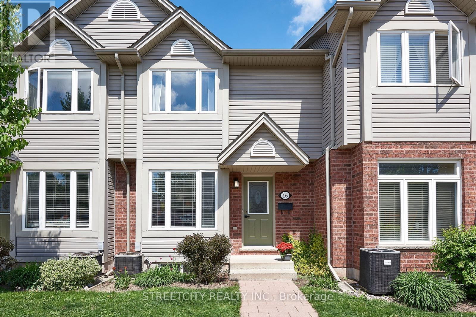 16 - 1535 TROSSACKS AVENUE Image 1
