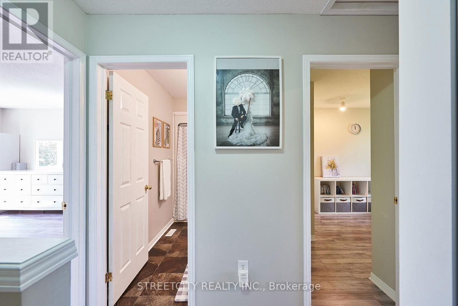 16 - 1535 TROSSACKS AVENUE Image 14