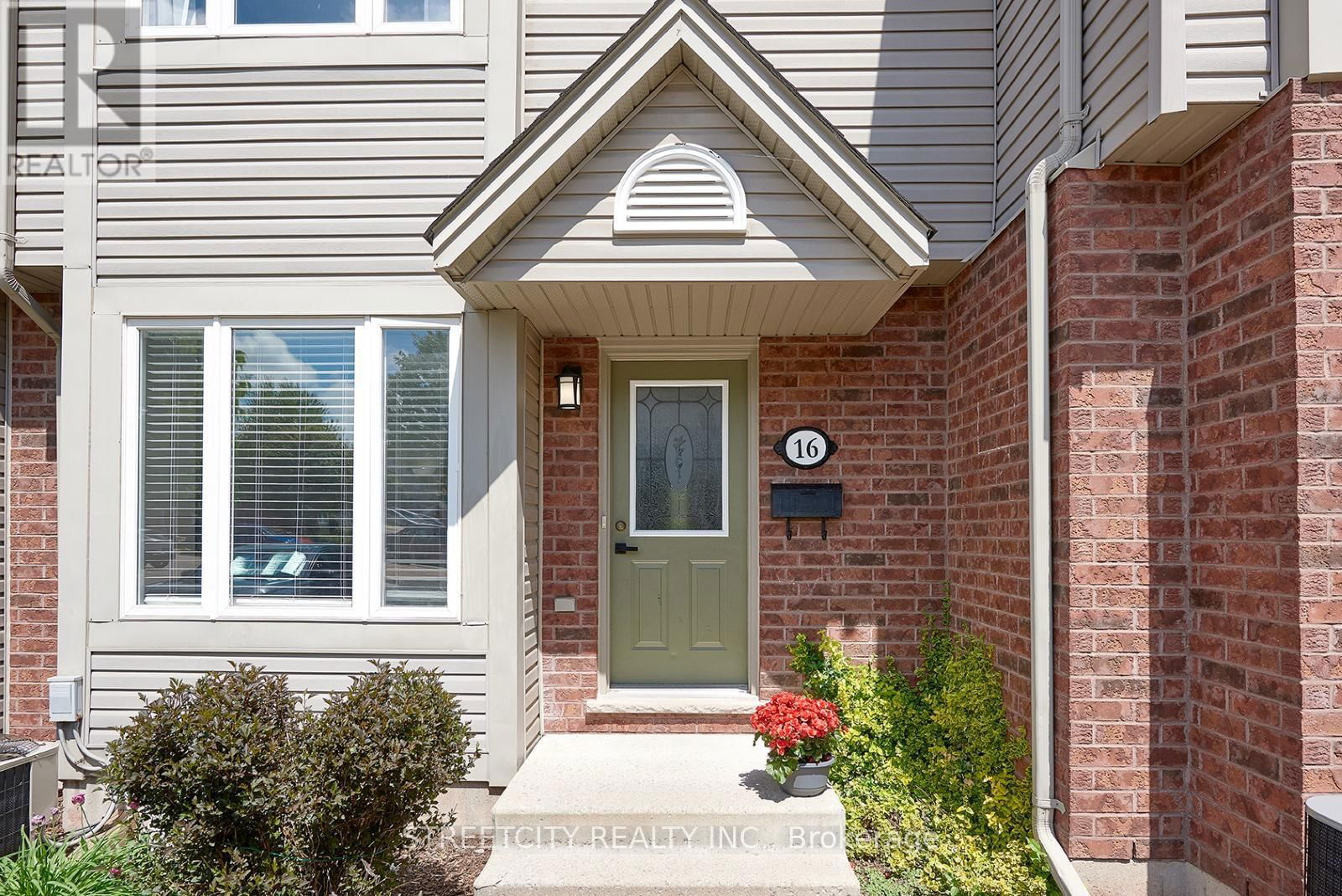 16 - 1535 TROSSACKS AVENUE Image 3