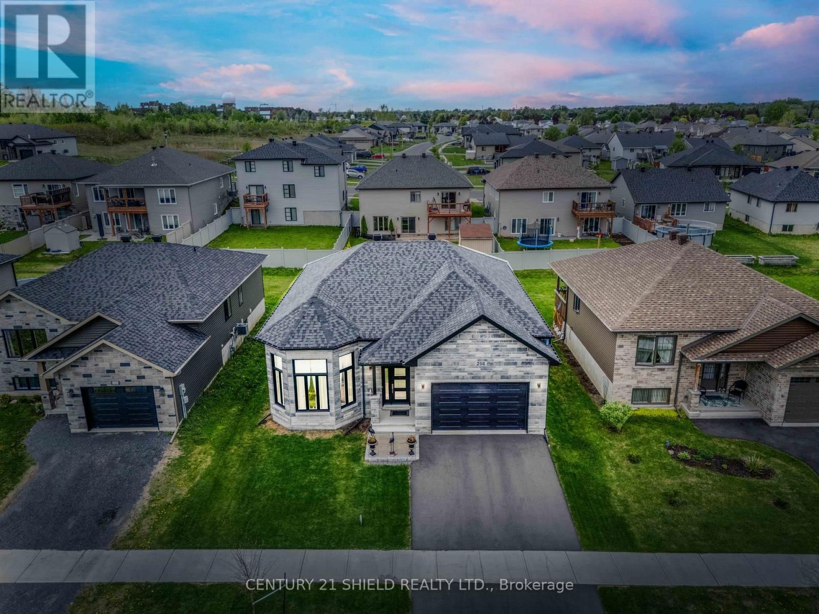 256 GILLIS AVENUE Image 1