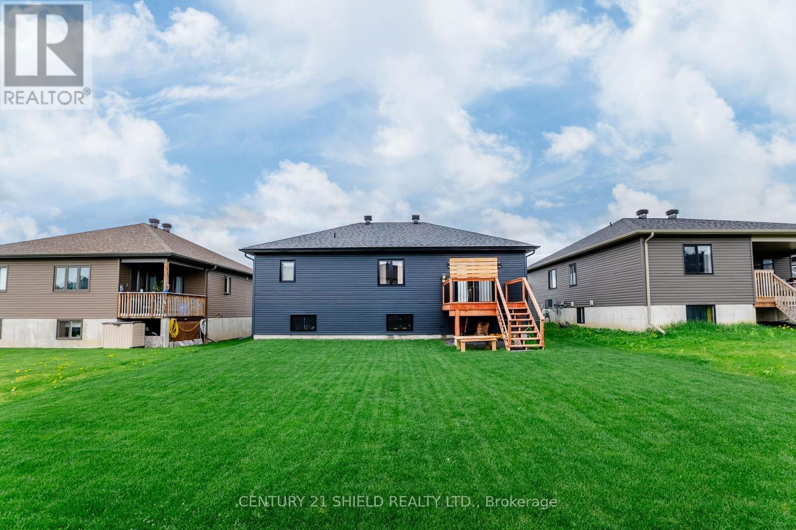 256 GILLIS AVENUE Image 12